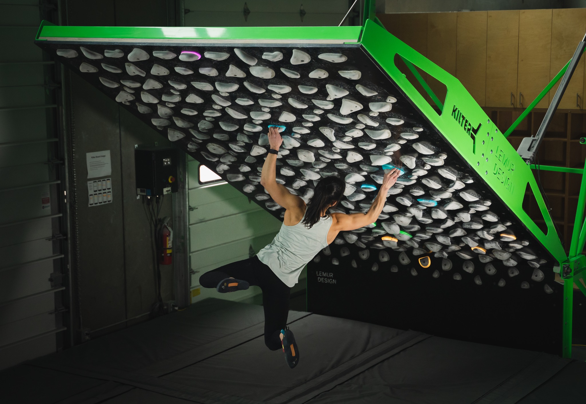 Le Mur Inclinable La Kilterboard Prises Escalade fr